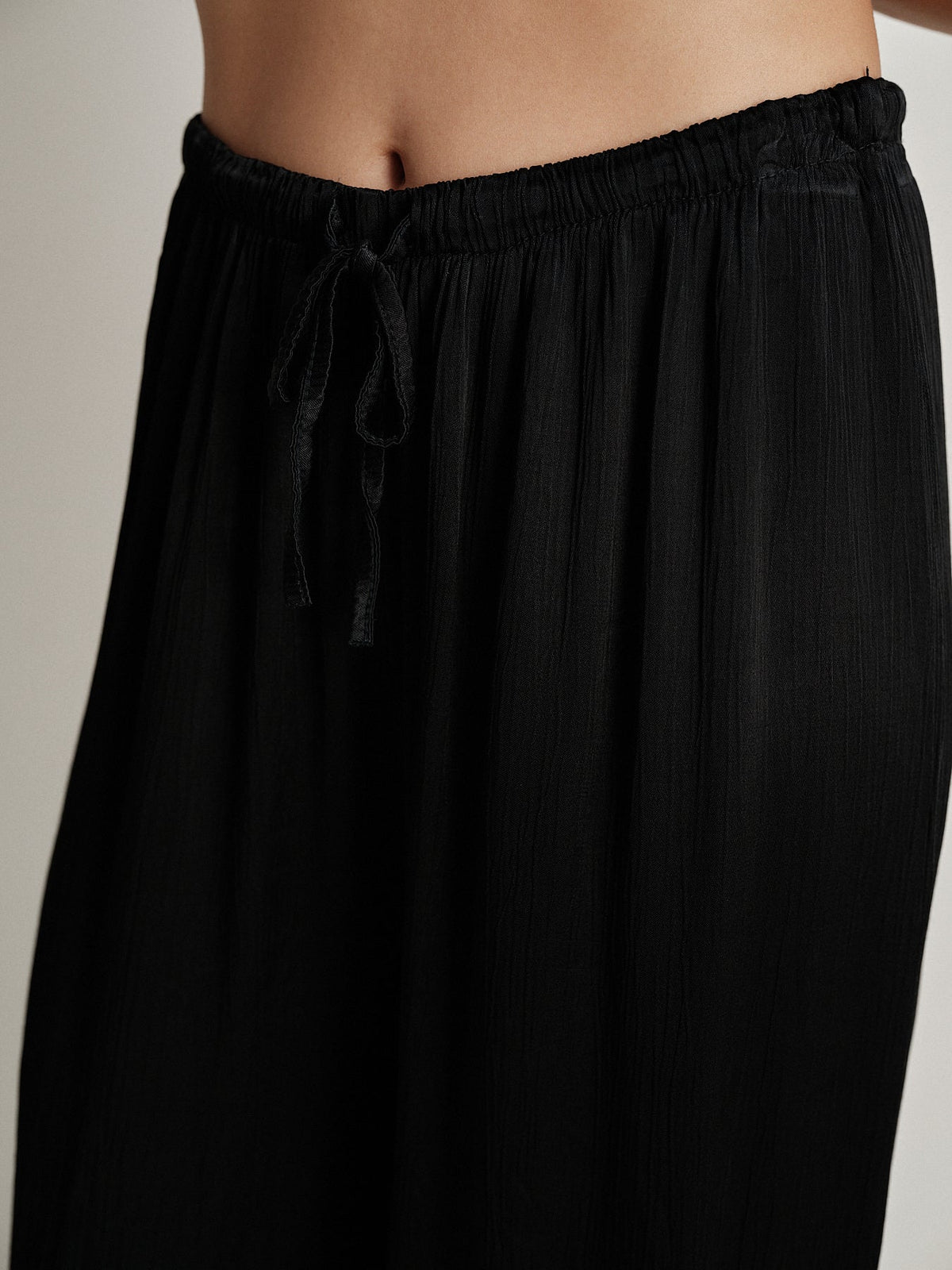 Pantalone wide leg goffrato aeterna