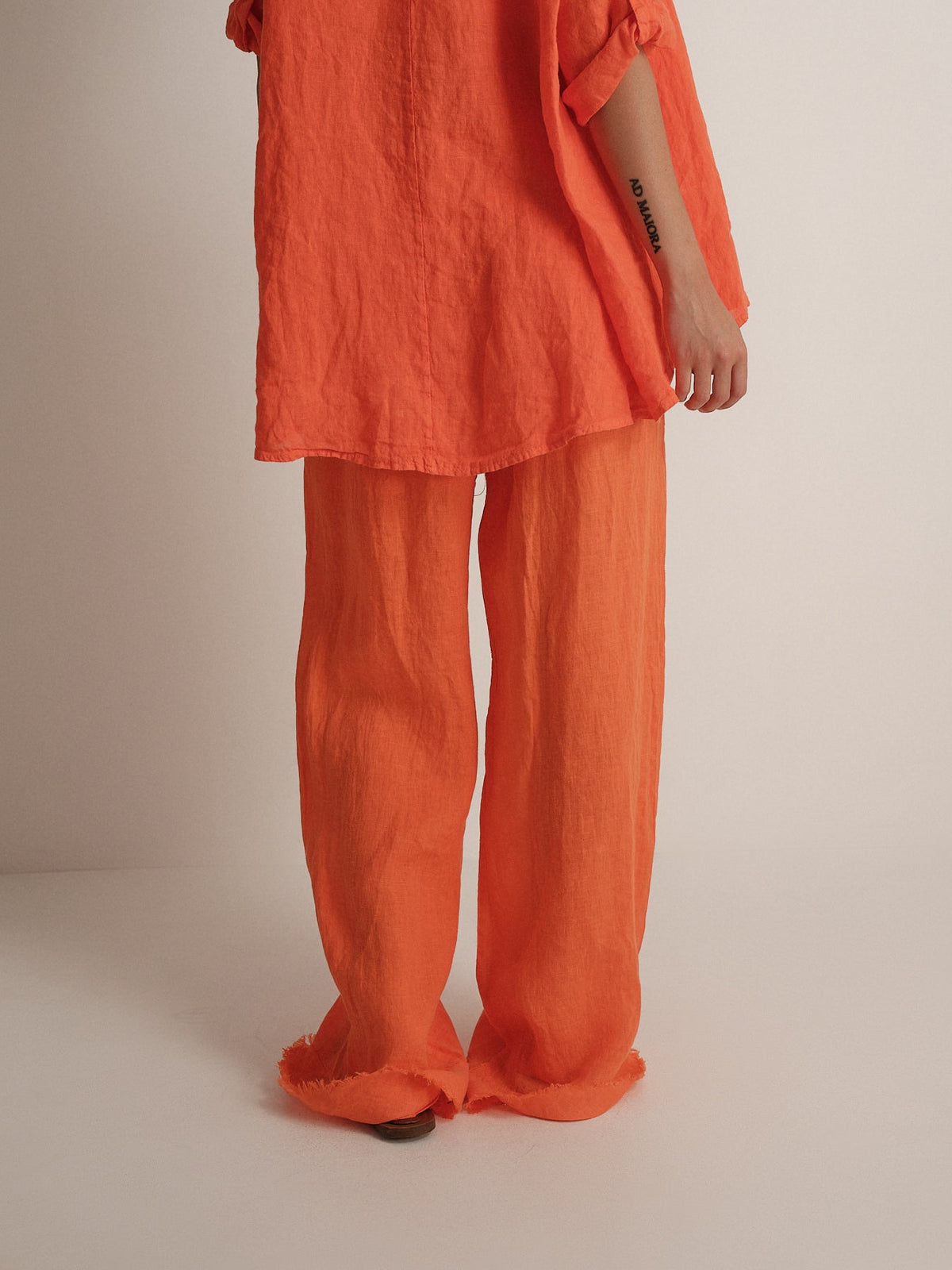 Pantalone in puro lino sfrangiato