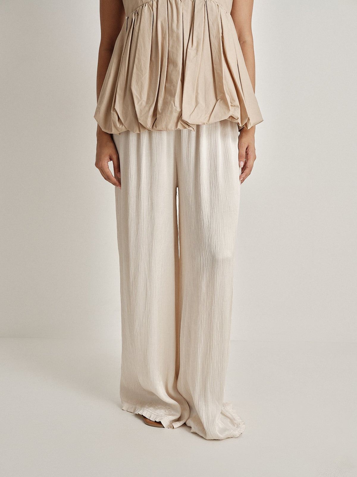 Pantalone wide leg goffrato aeterna