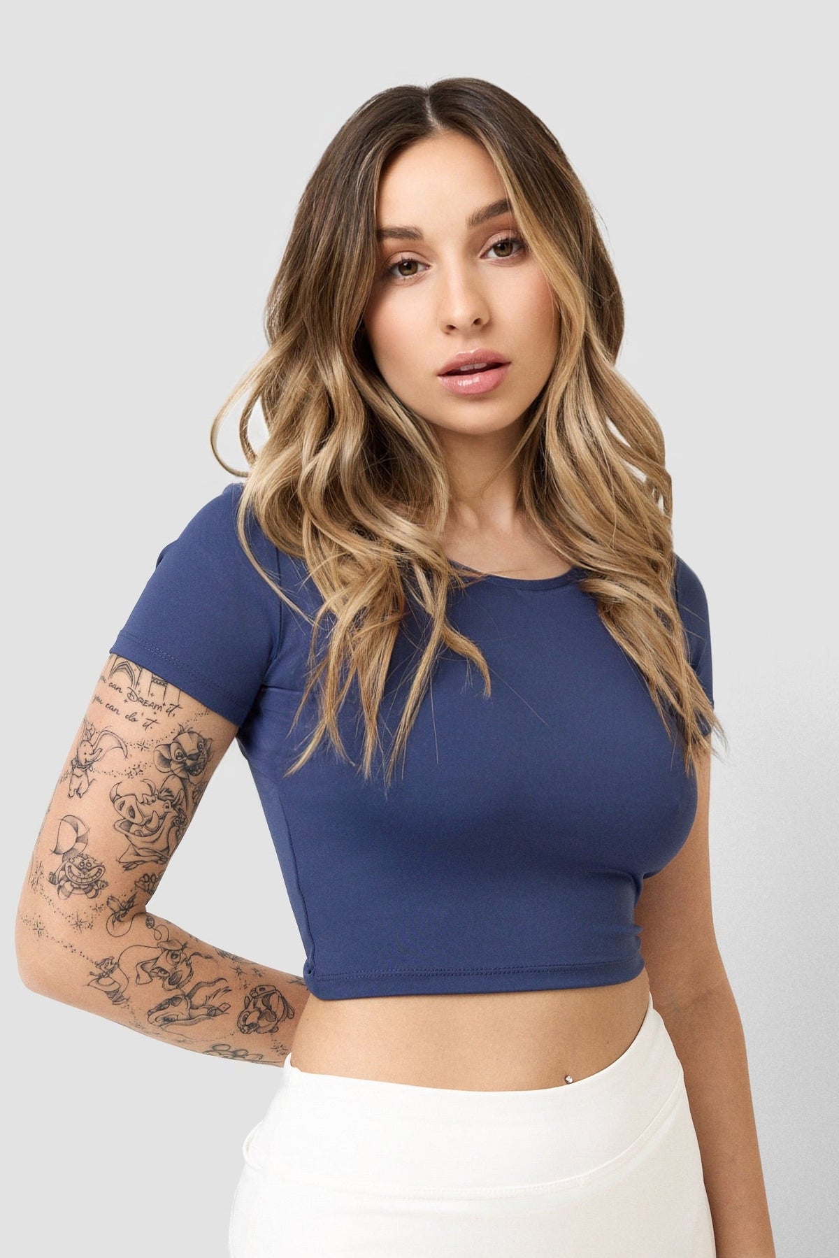 Maglia basic con cut out sulla schiena