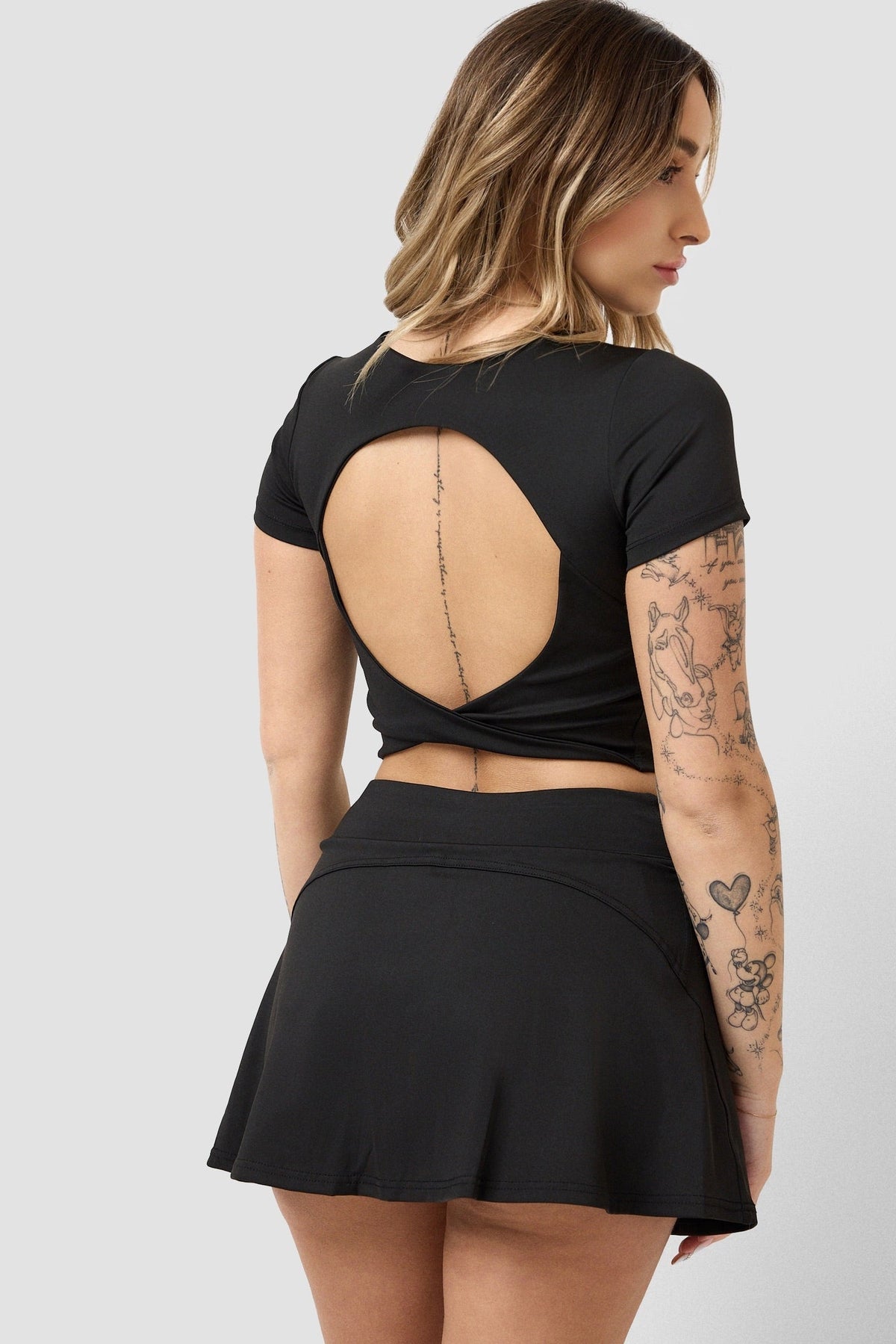 Maglia basic con cut out sulla schiena